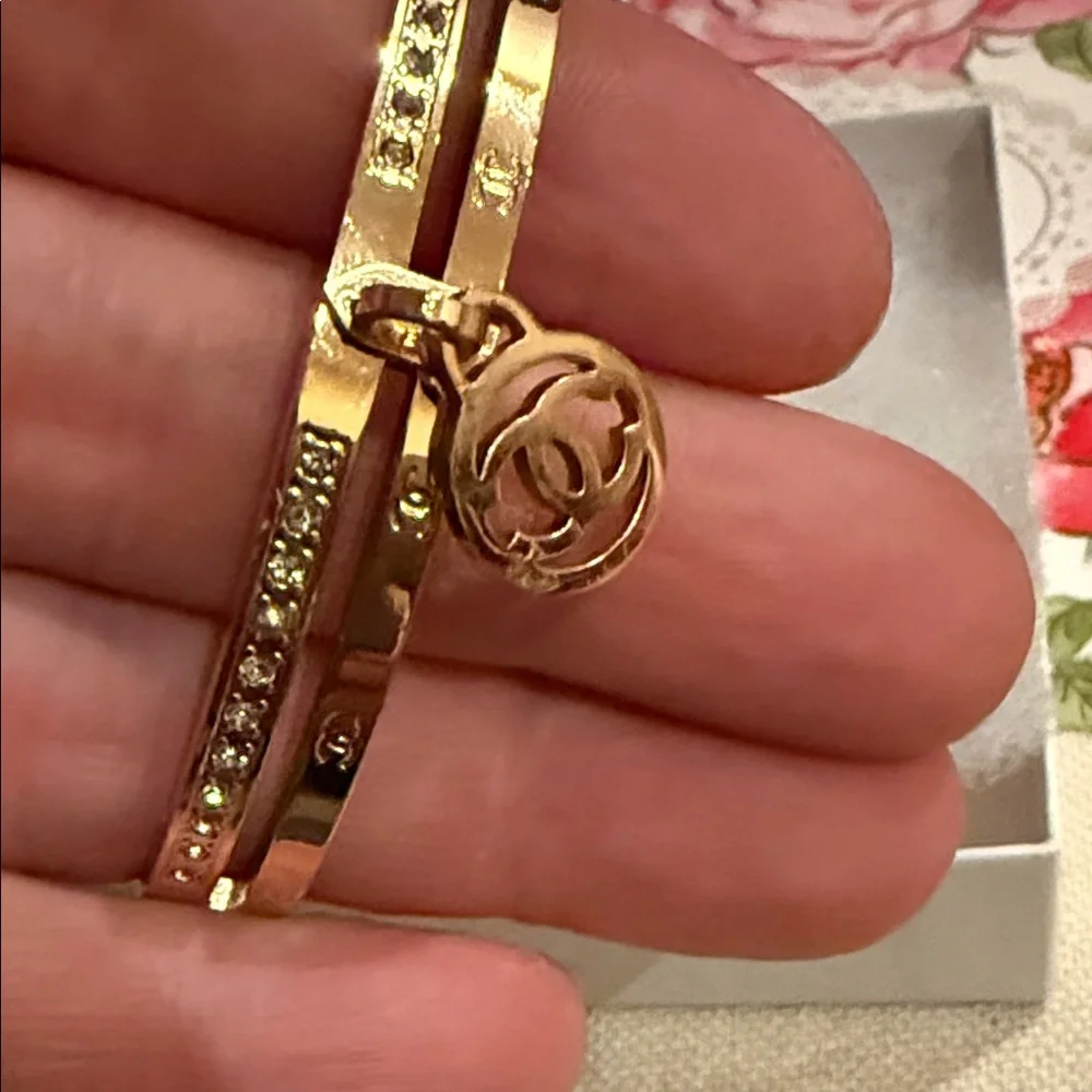 Fashion jewelry CC Gold Bangle Bracelet with Crystal Accents - Picture 3 of 8